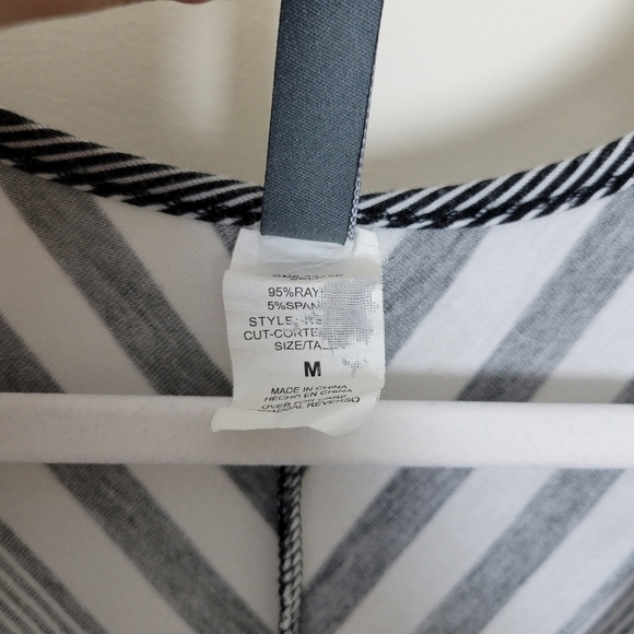 ⭐️40% Off⭐️ Kenneth Cole Reaction Swimsuit Coverup - Picture 4 of 8